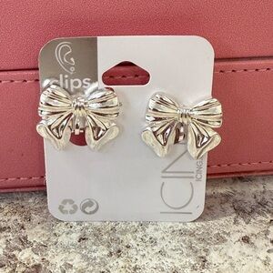 NWT: Clip On Bow Earrings
